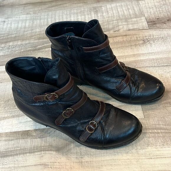 Eric Michael wedge soft leather buckle ankle boots size 40 / US 9.5-10 - Picture 3 of 9